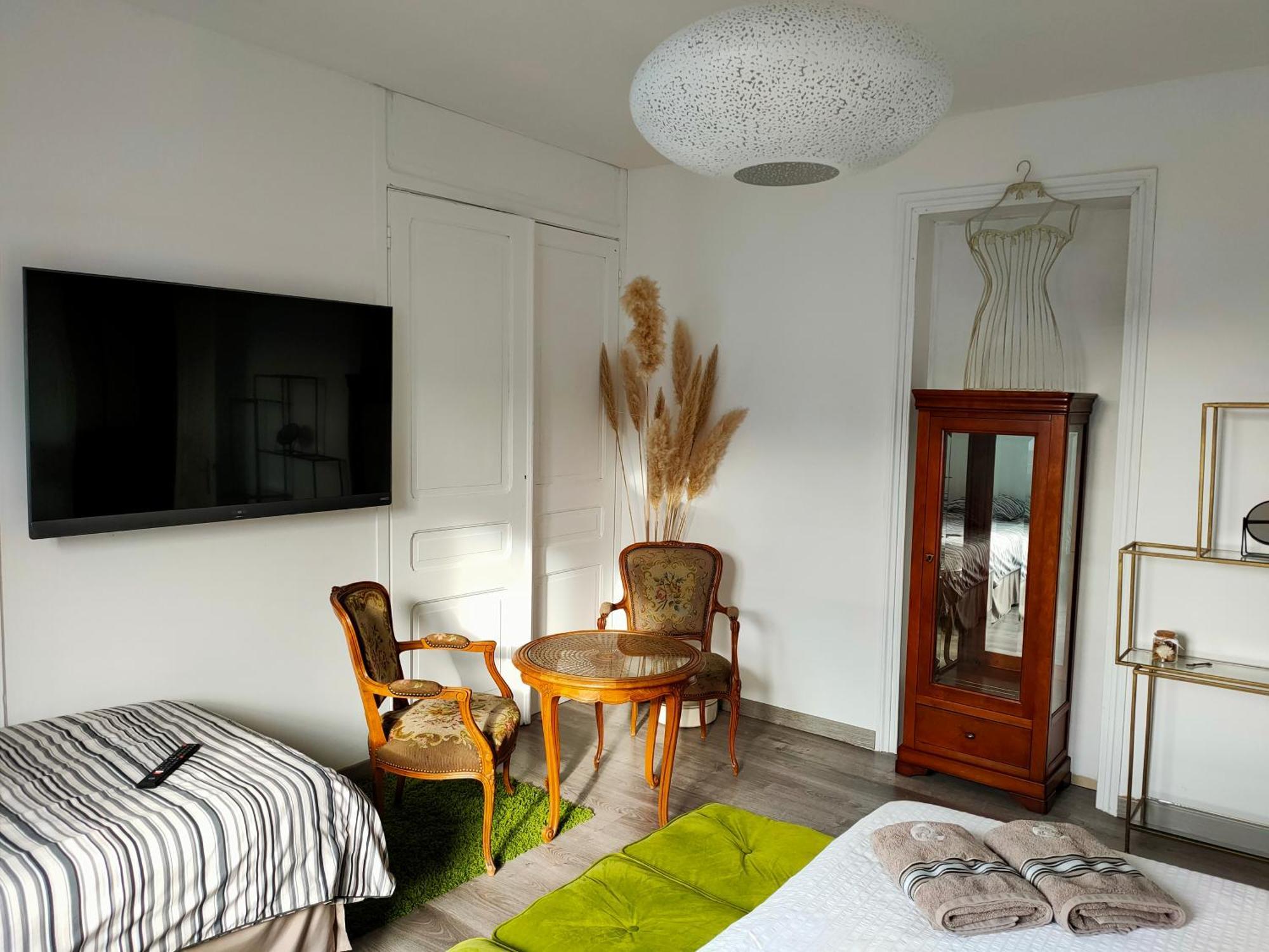 A La Villa Perroy Les Chambres Sont Spacieuses Et Les Petit-Dejeuners Offerts 됭케르크 외부 사진